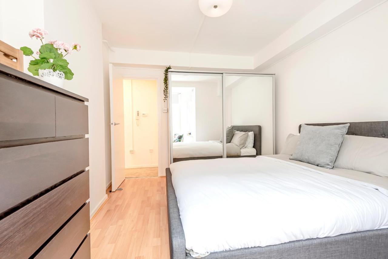 Modern One Bedroom Victoria Apartment Лондон Экстерьер фото