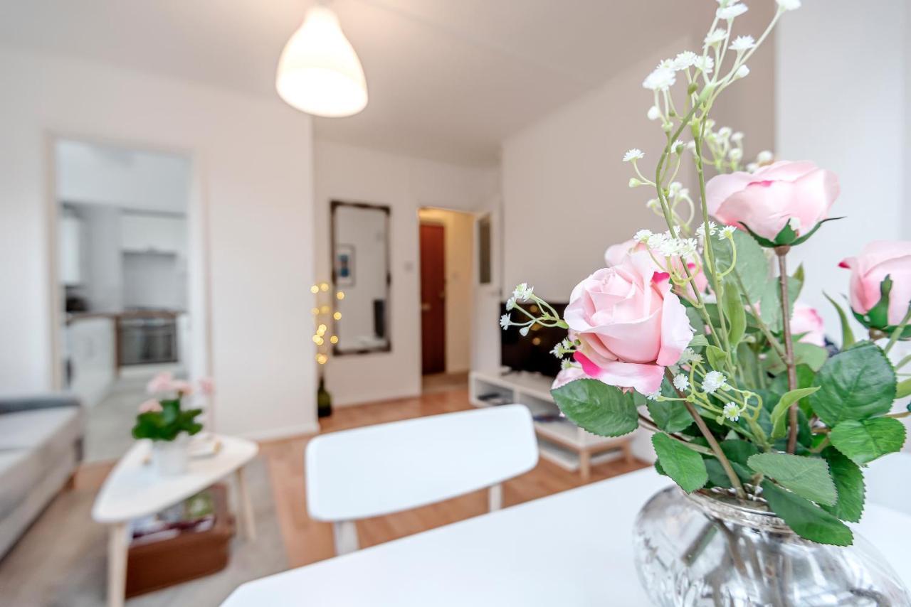 Modern One Bedroom Victoria Apartment Лондон Экстерьер фото